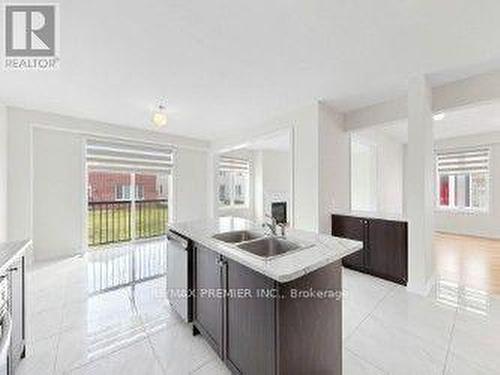 380 Leanne Lane, Shelburne, ON - Indoor Photo Showing Kitchen With Double Sink