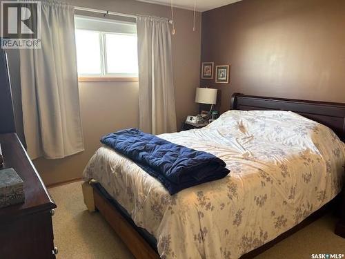 211 Throne Street, Sceptre, SK - Indoor Photo Showing Bedroom