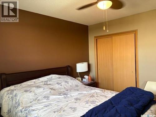 211 Throne Street, Sceptre, SK - Indoor Photo Showing Bedroom