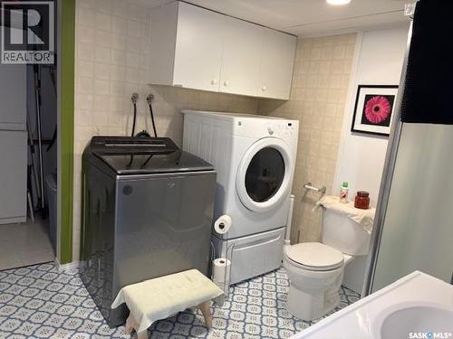211 Throne Street, Sceptre, SK - Indoor Photo Showing Laundry Room