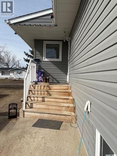 211 Throne Street, Sceptre, SK - Outdoor With Exterior