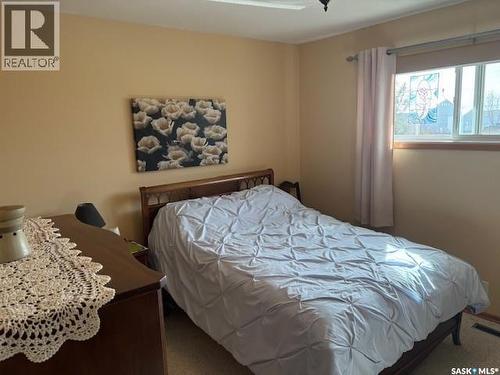 211 Throne Street, Sceptre, SK - Indoor Photo Showing Bedroom