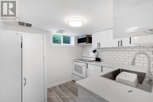 137 Nickolas Crescent, Cambridge, ON - Indoor Photo Showing Kitchen