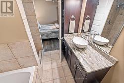 Primary bathroom - 