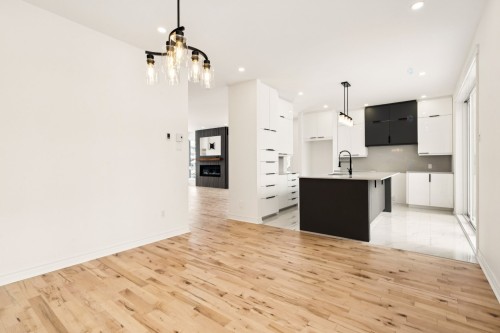 Salle à manger - 77 33E Avenue, Saint-Blaise-Sur-Richelieu, QC - Indoor Photo Showing Kitchen With Upgraded Kitchen
