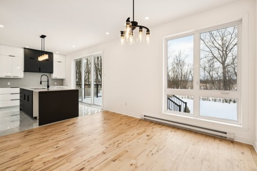 Salle à manger - 77 33E Avenue, Saint-Blaise-Sur-Richelieu, QC - Indoor Photo Showing Kitchen With Upgraded Kitchen