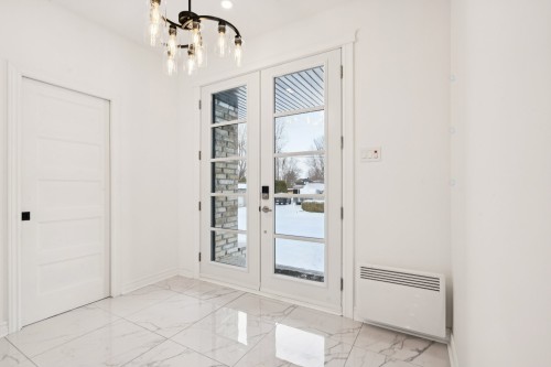 Hall d'entrée/Vestibule - 77 33E Avenue, Saint-Blaise-Sur-Richelieu, QC - Indoor Photo Showing Other Room