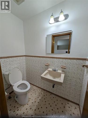 1867 Kent, Windsor, ON - Indoor