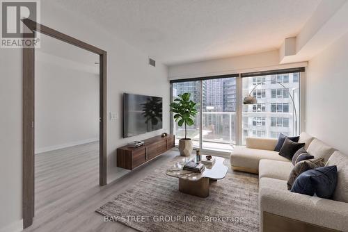 903 - 17 BATHURST STREET  Toronto, ON M5V 0N1