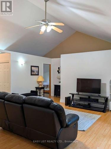 2135 Champlain Road, Tiny, ON - Indoor