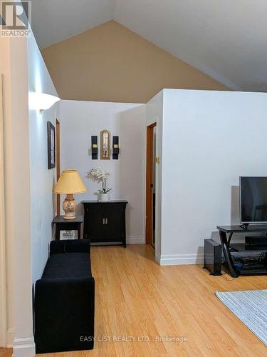 2135 Champlain Road, Tiny, ON - Indoor