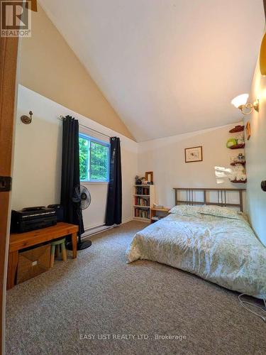 2135 Champlain Road, Tiny, ON - Indoor Photo Showing Bedroom