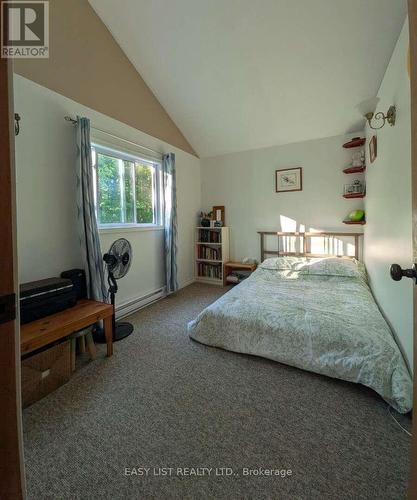2135 Champlain Road, Tiny, ON - Indoor Photo Showing Bedroom