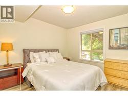 Main floor bed 1 - 