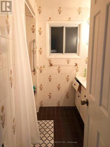105 Whitehorn Crescent, Toronto, ON - Indoor Photo Showing Bathroom