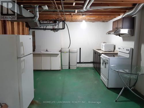 105 Whitehorn Crescent, Toronto, ON - Indoor