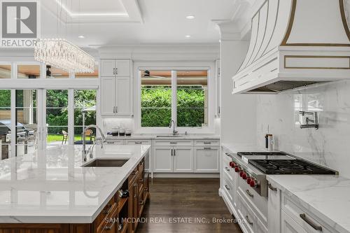 1342 Nocturne Court, Mississauga, ON - Indoor Photo Showing Kitchen With Upgraded Kitchen