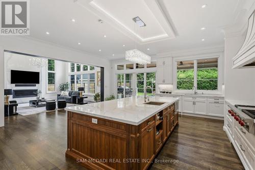 1342 Nocturne Court, Mississauga, ON - Indoor Photo Showing Kitchen With Upgraded Kitchen