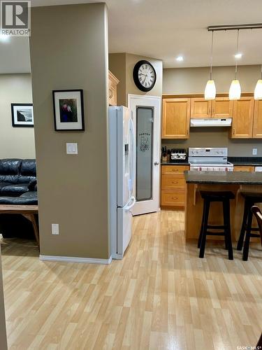 418 Crystal Crescent, Warman, SK - Indoor Photo Showing Kitchen