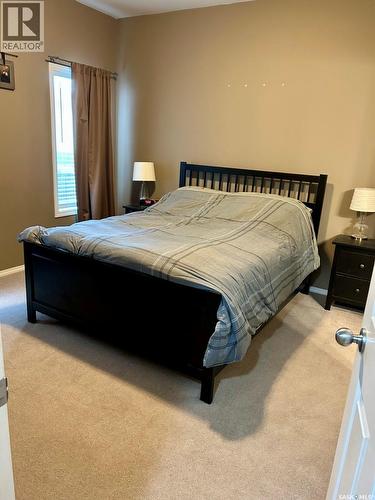 418 Crystal Crescent, Warman, SK - Indoor Photo Showing Bedroom