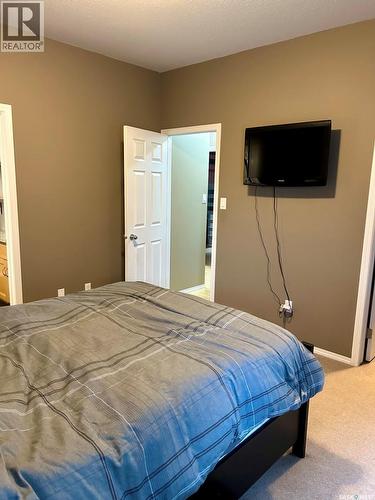 418 Crystal Crescent, Warman, SK - Indoor Photo Showing Bedroom
