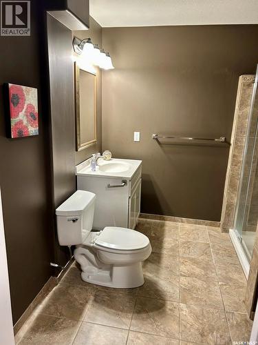418 Crystal Crescent, Warman, SK - Indoor Photo Showing Bathroom