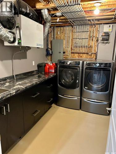 418 Crystal Crescent, Warman, SK - Indoor Photo Showing Laundry Room
