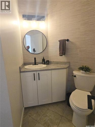 652 Ells Crescent, Saskatoon, SK - Indoor Photo Showing Bathroom