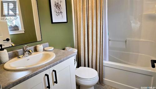 652 Ells Crescent, Saskatoon, SK - Indoor Photo Showing Bathroom