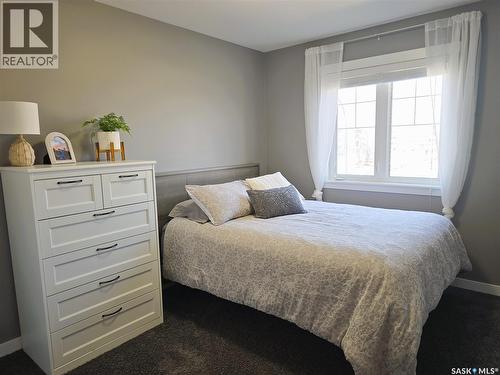 652 Ells Crescent, Saskatoon, SK - Indoor Photo Showing Bedroom