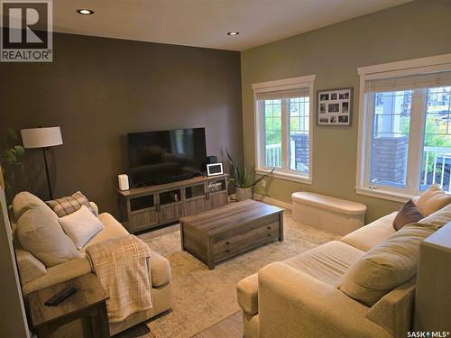 652 Ells Crescent, Saskatoon, SK - Indoor Photo Showing Living Room