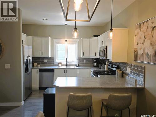 652 Ells Crescent, Saskatoon, SK - Indoor Photo Showing Kitchen