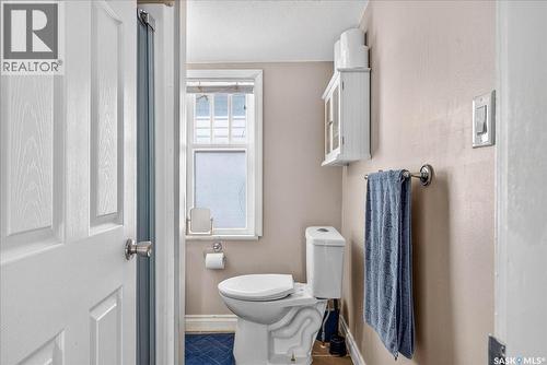 1922 Atkinson Street, Regina, SK - Indoor Photo Showing Bathroom