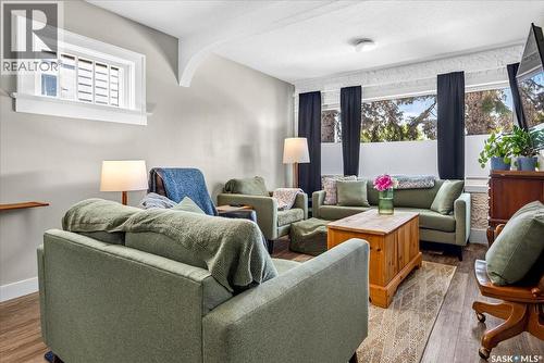 1922 Atkinson Street, Regina, SK - Indoor Photo Showing Living Room