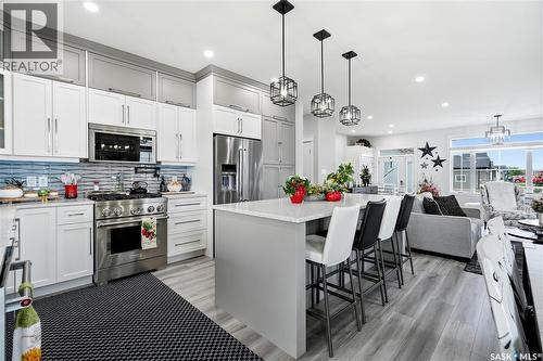 701 Casper Crescent, Warman, SK - Indoor Photo Showing Kitchen With Upgraded Kitchen