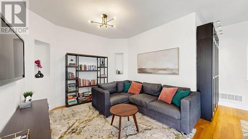 13 Pamgrey Road, Markham, ON - Indoor Photo Showing Living Room