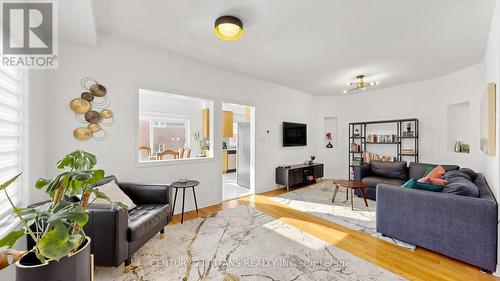 13 Pamgrey Road, Markham, ON - Indoor Photo Showing Living Room