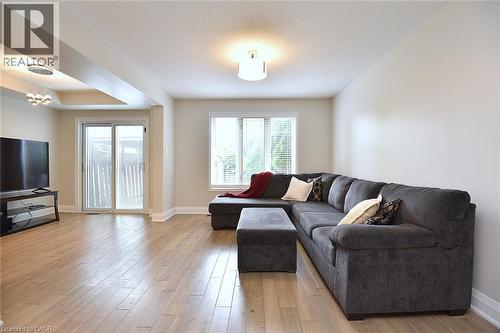 519 Southridge Drive, Hamilton, ON - Indoor Photo Showing Living Room