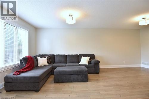 519 Southridge Drive, Hamilton, ON - Indoor Photo Showing Living Room