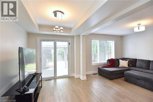 519 Southridge Drive, Hamilton, ON - Indoor Photo Showing Living Room