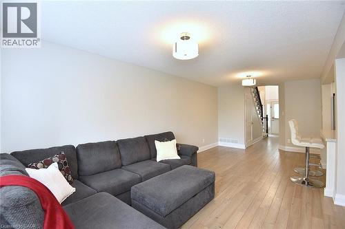 519 Southridge Drive, Hamilton, ON - Indoor Photo Showing Living Room