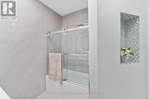 Shared Washroom - 256 Northwestern Avenue, Ottawa, ON -  Photo Showing Bathroom