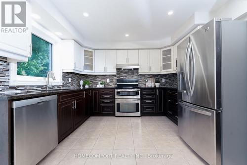 68 Grace Crescent, Barrie, ON - Indoor Photo Showing Kitchen With Upgraded Kitchen