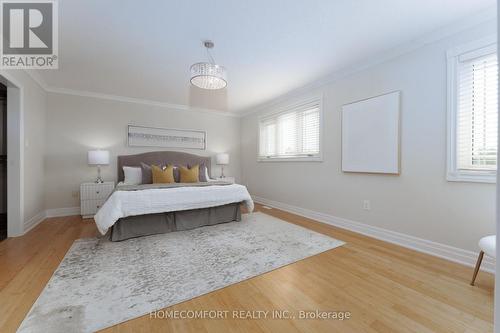 68 Grace Crescent, Barrie, ON - Indoor Photo Showing Bedroom