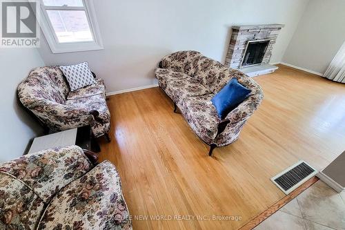 138 Rifle Range Road, Hamilton, ON - Indoor Photo Showing Living Room With Fireplace