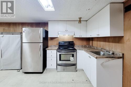 138 Rifle Range Road, Hamilton, ON - Indoor Photo Showing Kitchen