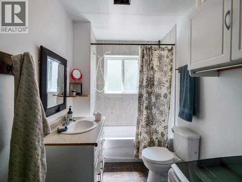 3861 Hillcrest Road, Quesnel, BC - Indoor Photo Showing Bathroom