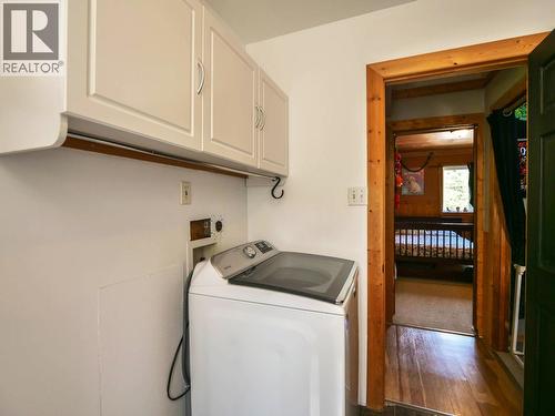 3861 Hillcrest Road, Quesnel, BC - Indoor Photo Showing Laundry Room