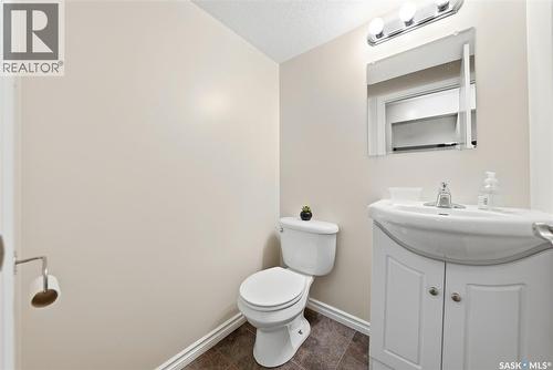 210 515 28Th Street E, Prince Albert, SK - Indoor Photo Showing Bathroom