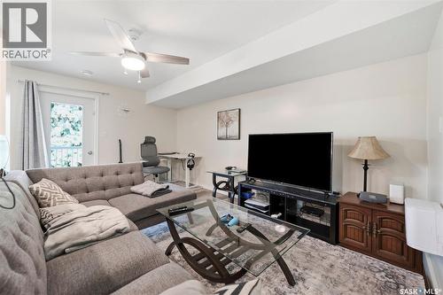 210 515 28Th Street E, Prince Albert, SK - Indoor Photo Showing Living Room